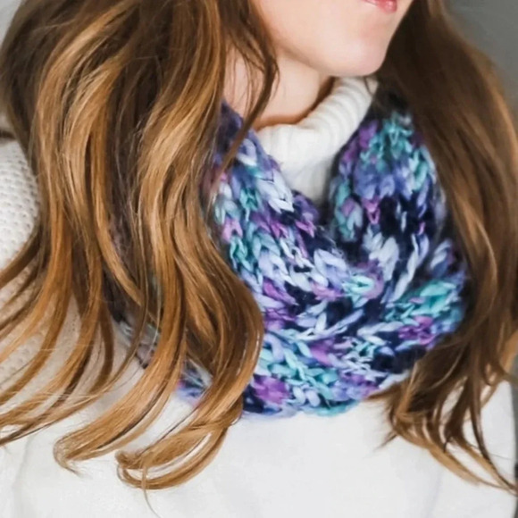 Scarf - Picture 1 of 13